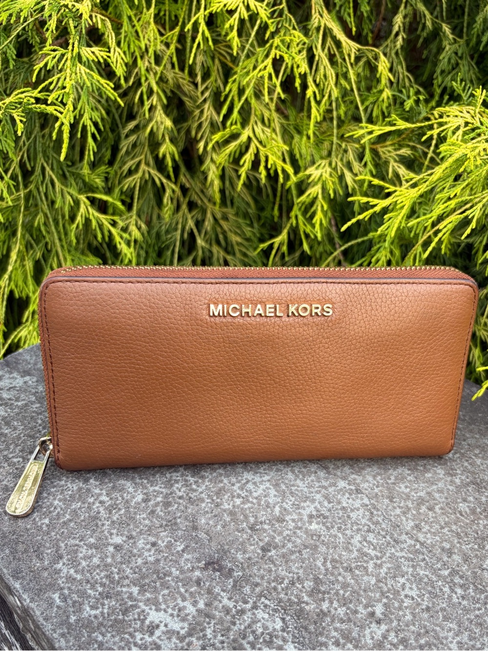 Michael Kors Jet Set Travel Leather Zip Wallet